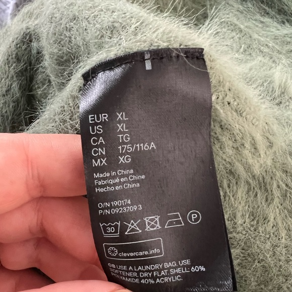 H&M fuzzy drop shoulder sweater - Picture 6 of 6